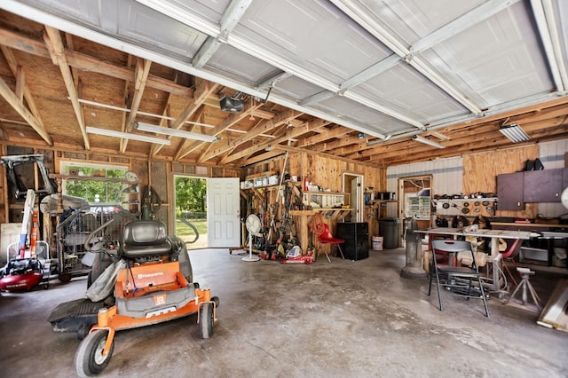 277 Mcclendon Rd, Lufkin, TX 75904 - garage featuring a workshop area