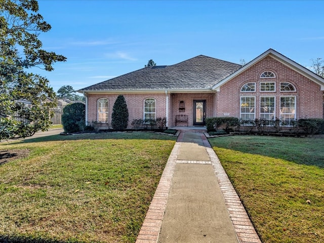 view of front facade with a front lawn