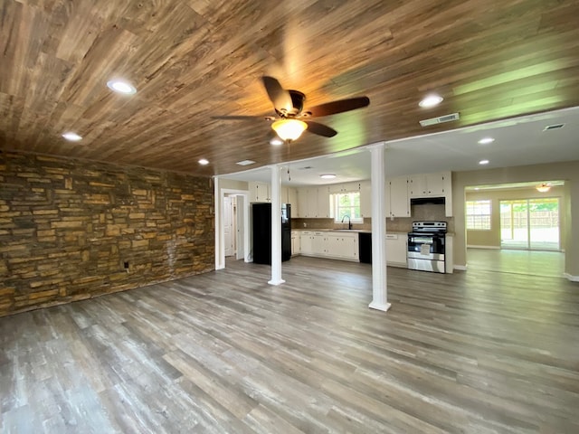 122 Otteson Ln, Lufkin, TX 75901 - unfurnished living room featuring wooden ceiling, a ceiling fan, wood finished floors, healthy amount of natural light, and recessed lighting