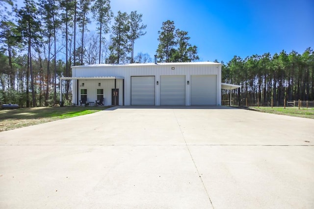 view of front of house with a front lawn and driveway