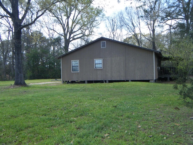 view of side of property featuring a yard