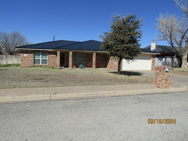 view of front facade featuring a garage