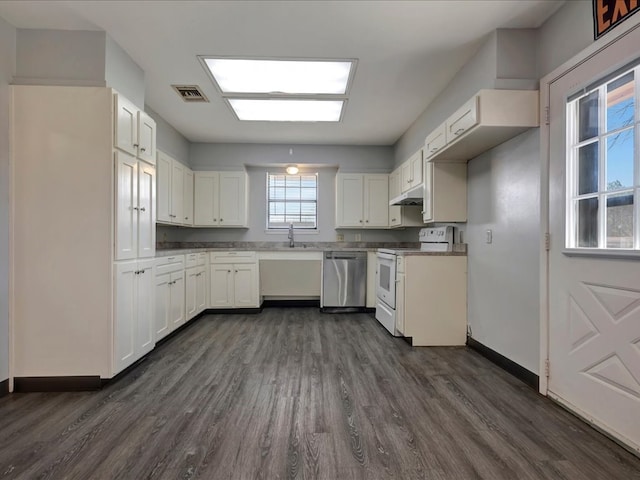 kitchen with visible vents, white electric stove, a sink, under cabinet range hood, and stainless steel dishwasher