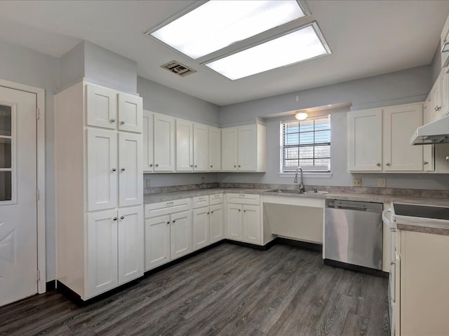 kitchen featuring visible vents, white cabinetry, dark wood-style flooring, a sink, and dishwasher