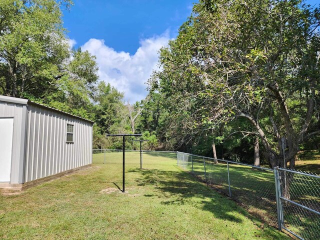 view of yard with a shed