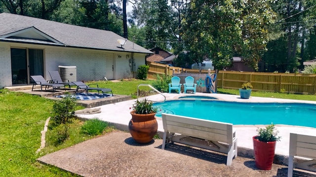 1514 Spanish Moss Dr, Lufkin, TX 75904 - view of swimming pool featuring a patio