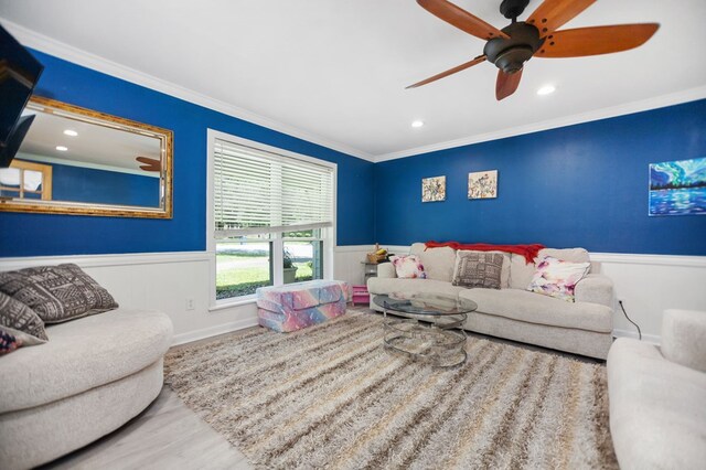 1514 Spanish Moss Dr, Lufkin, TX 75904 - living area featuring a wainscoted wall, crown molding, wood finished floors, ceiling fan, and recessed lighting