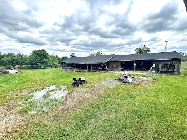 view of yard with an outbuilding and an outdoor structure