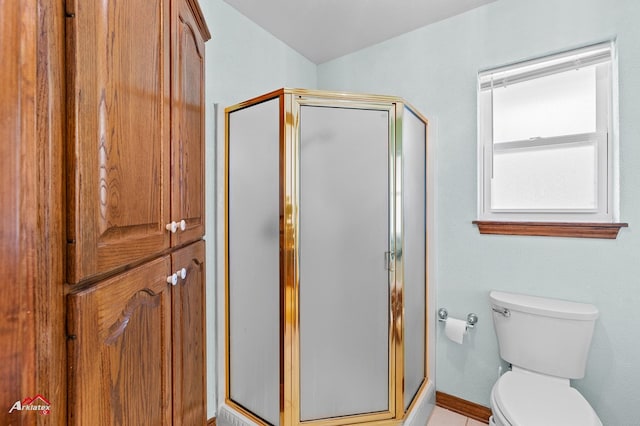 806 Cartwright, San Augustine, TX 75972 - full bathroom featuring a stall shower, toilet, and baseboards