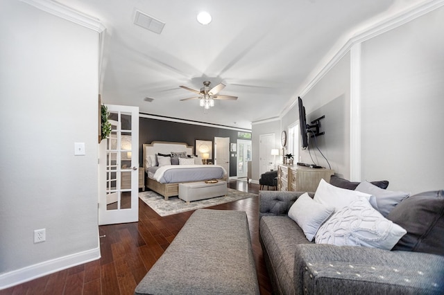 486 Brookwood Dr, Diboll, TX 75941 - bedroom featuring a ceiling fan, visible vents, crown molding, wood finished floors, and baseboards