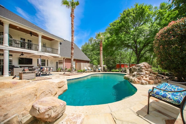 486 Brookwood Dr, Diboll, TX 75941 - outdoor pool with a ceiling fan, outdoor lounge area, a patio area, and fence