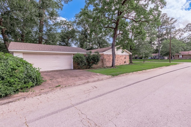 1311 Walnut Bend Dr, Lufkin, TX 75904 - garage with driveway