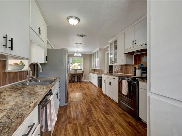 1304 Walnut Bend Dr, Lufkin, TX 75904 - kitchen featuring under cabinet range hood, electric range, a sink, dark wood-style floors, and stainless steel dishwasher
