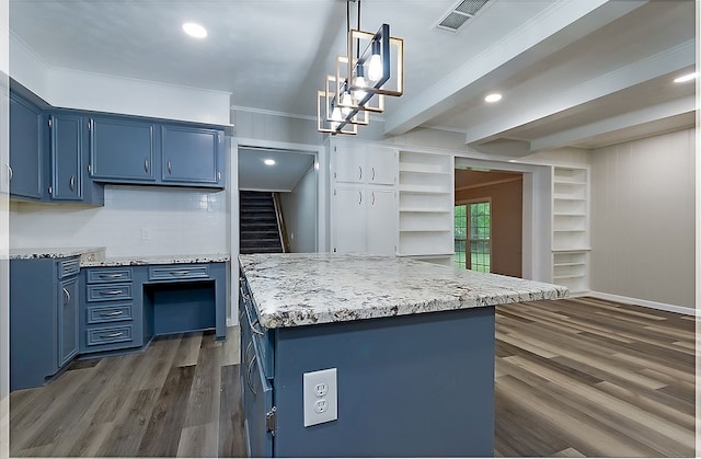 kitchen with dark wood-style flooring, blue cabinets, visible vents, a center island, and open shelves