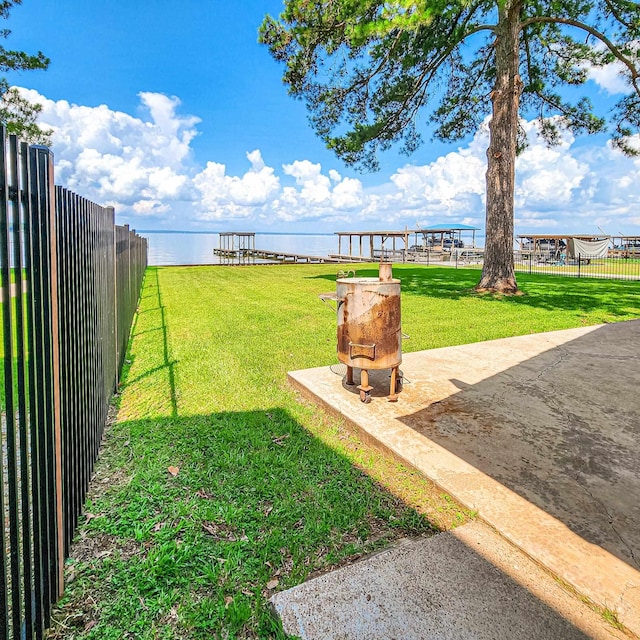 view of yard featuring a water view