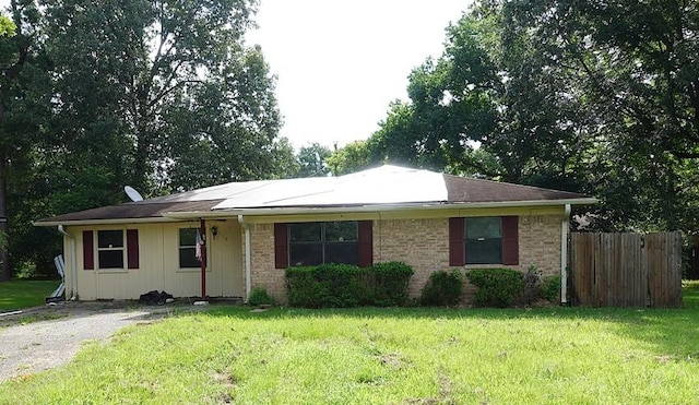 718 Pinewood, Diboll, TX 75941 - ranch-style house with brick siding