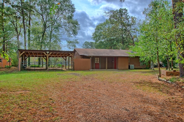 view of yard with a carport