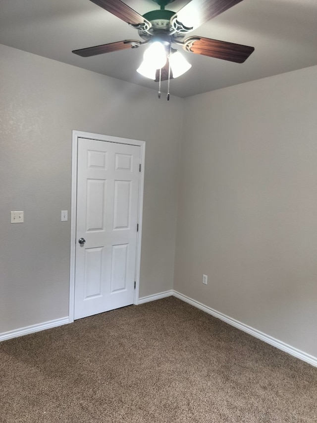 unfurnished room featuring ceiling fan and carpet