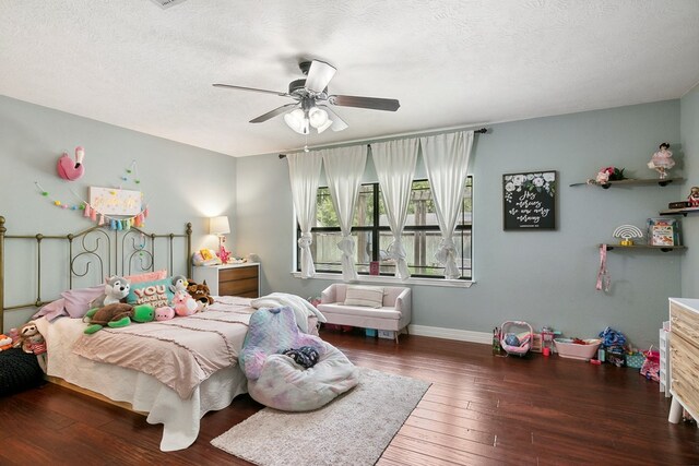 1025 Creek Bend Dr, Jasper, TX 75951 - bedroom featuring hardwood / wood-style flooring, a ceiling fan, and a textured ceiling