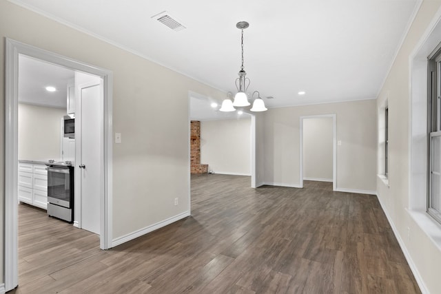 interior space featuring an inviting chandelier, ornamental molding, and dark hardwood / wood-style floors