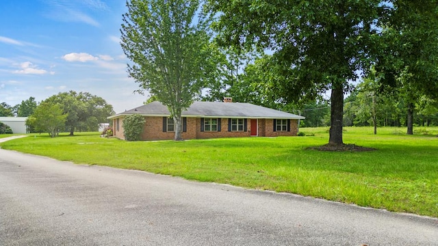 ranch-style house featuring a front lawn