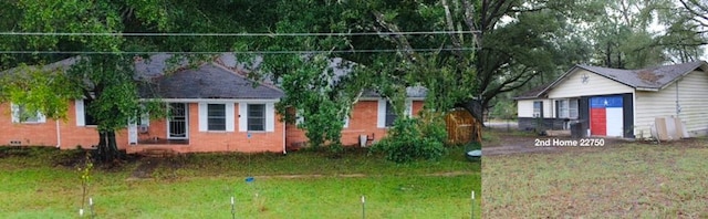 view of front of property featuring a front yard and crawl space