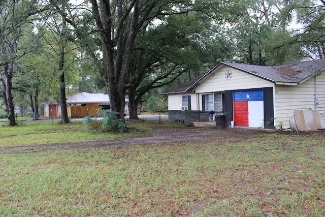 view of yard with a garage