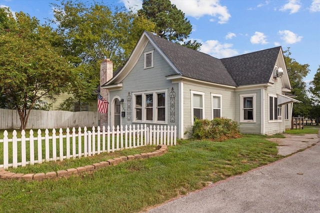 view of front of house with a front yard