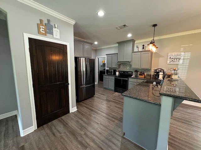3640 Wingate Blvd, Brookeland, TX 75931 - kitchen featuring appliances with stainless steel finishes, gray cabinetry, a peninsula, decorative backsplash, and ornamental molding