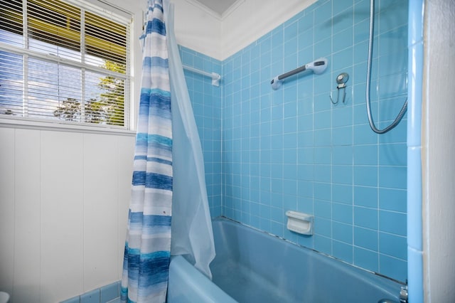 1308 Brook Holw, Lufkin, TX 75904 - full bath with shower / tub combo with curtain and crown molding