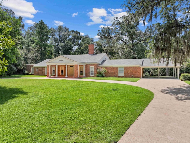 single story home with a front lawn, covered porch, and a carport