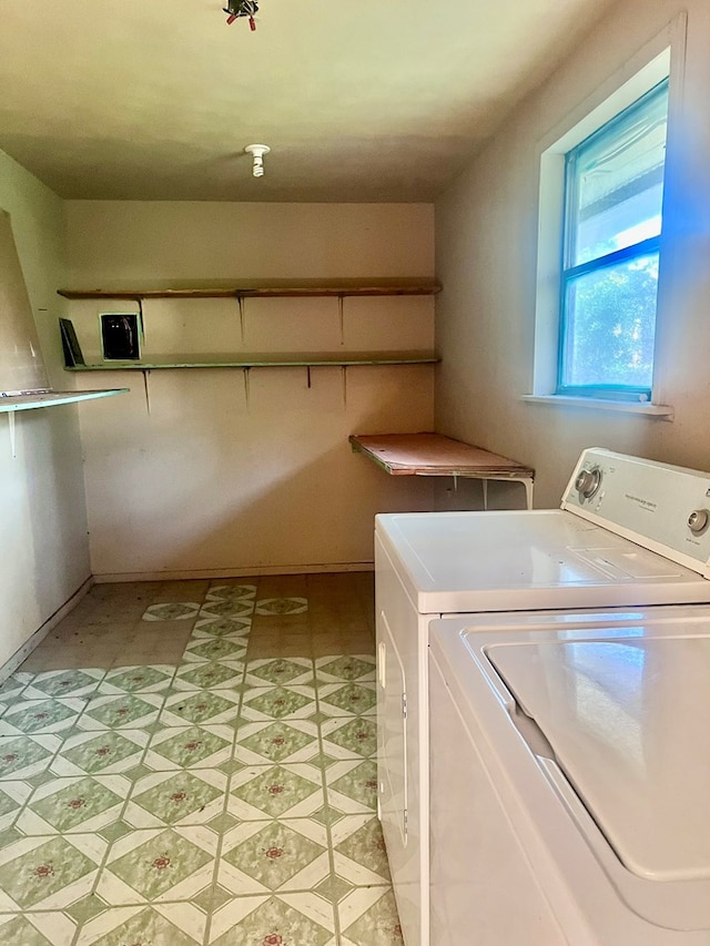 602 Devereaux, Diboll, TX 75941 - laundry room featuring washing machine and clothes dryer