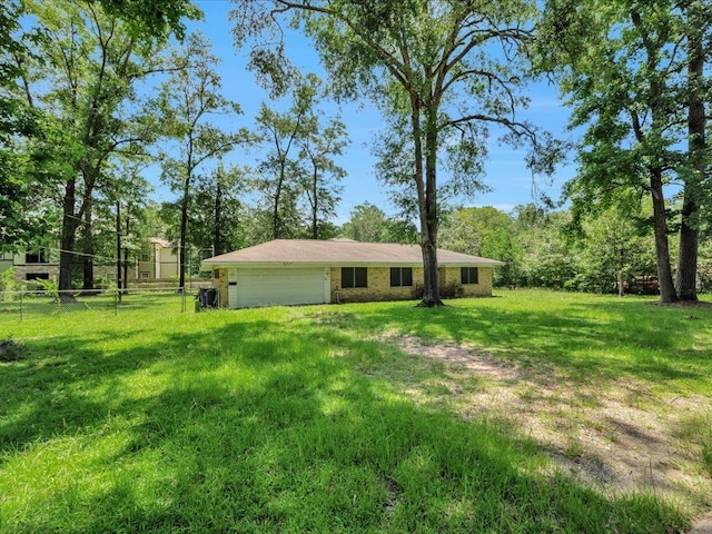 602 Devereaux, Diboll, TX 75941 - view of yard with a garage