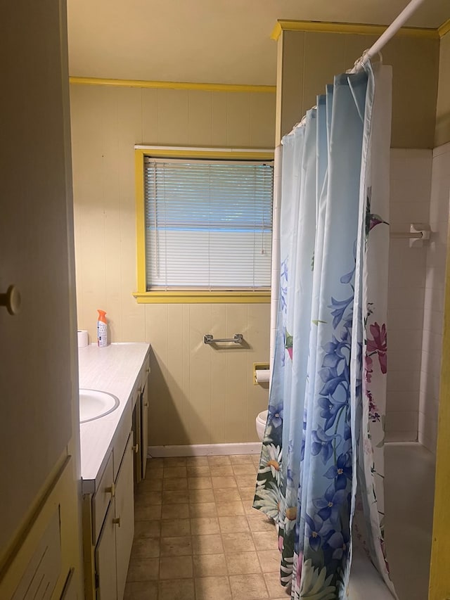 602 Devereaux, Diboll, TX 75941 - bathroom with vanity, toilet, and baseboards