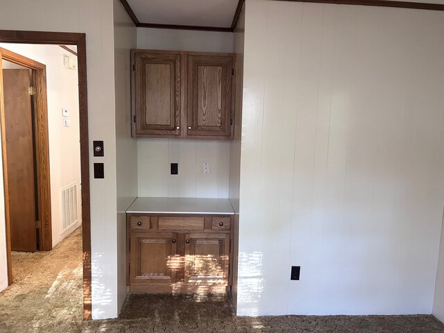 kitchen with visible vents and ornamental molding