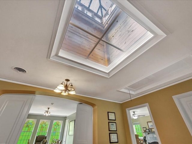 107 W Kerr Ave, Lufkin, TX 74904 - detailed view of arched walkways and crown molding