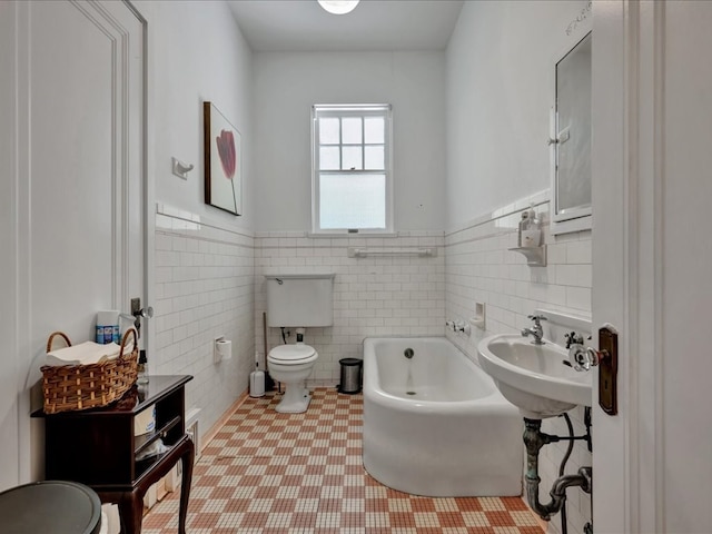 107 W Kerr Ave, Lufkin, TX 74904 - bathroom featuring a wainscoted wall, tile walls, and a bathtub