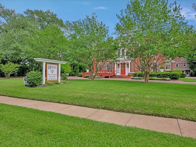 107 W Kerr Ave, Lufkin, TX 74904 - view of front of house featuring a front lawn