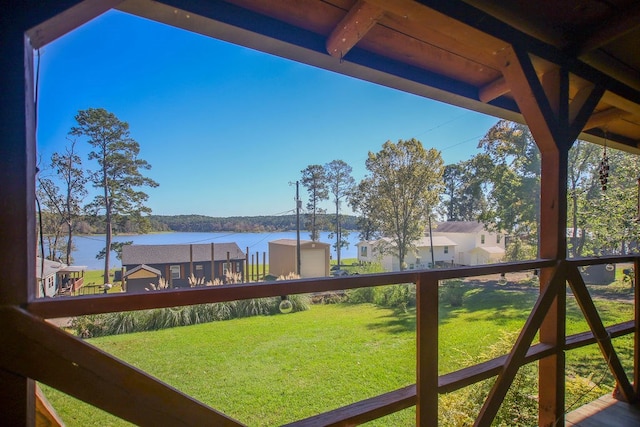 view of yard featuring a water view