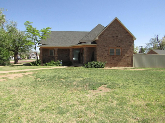 view of front of home featuring a front yard