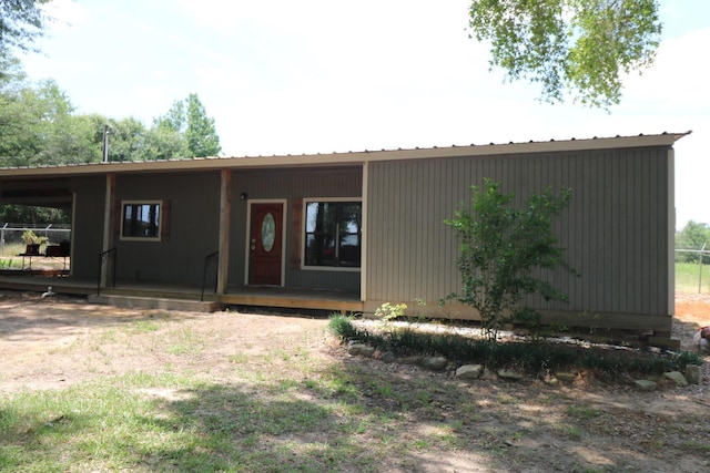 view of front of home with covered porch