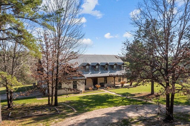 view of front of home featuring a front yard