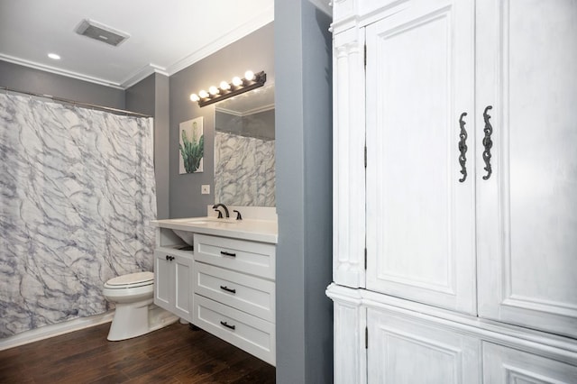 213 Lee Ln, Lufkin, TX 75904 - bathroom with vanity, wood finished floors, crown molding, and a shower with shower curtain