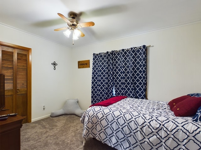 carpeted bedroom with ceiling fan, ornamental molding, and a closet