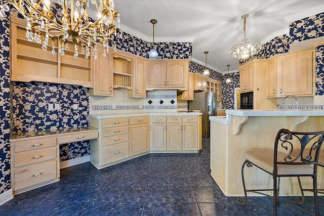 kitchen with crown molding, light brown cabinetry, tasteful backsplash, a kitchen bar, and black microwave