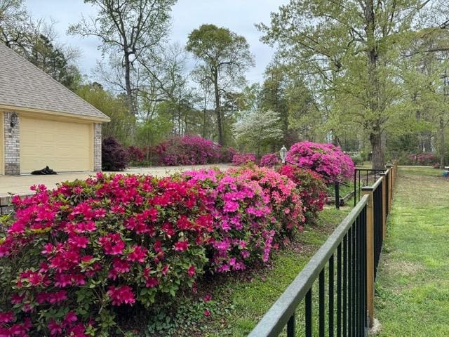 445 Riverbend Dr, Hemphill, TX 75948 - view of yard featuring a garage and fence