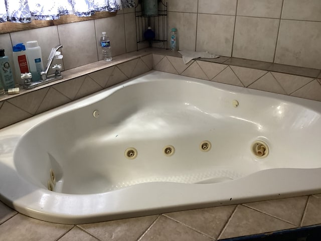 1734 Fm 82 W, Kirbyville, TX 75956 - bathroom with a tub with jets