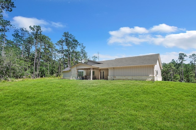 150 Tatanka Trl, Brookeland, TX 75931 - view of front of house with a front yard and a shingled roof