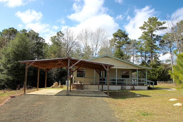 view of front facade with a front yard and a porch