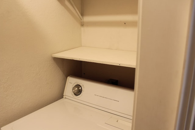 laundry room with washer / clothes dryer